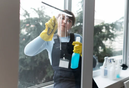 Nettoyage de vitres intérieures et extérieures à Cerisy-la-Salle